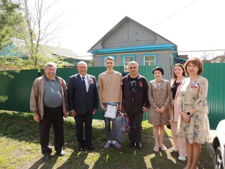    Виктор Пауков перед Днем Победы навестил после ранения участника СВО Владимира Кузьменко Андрей Севостьянов