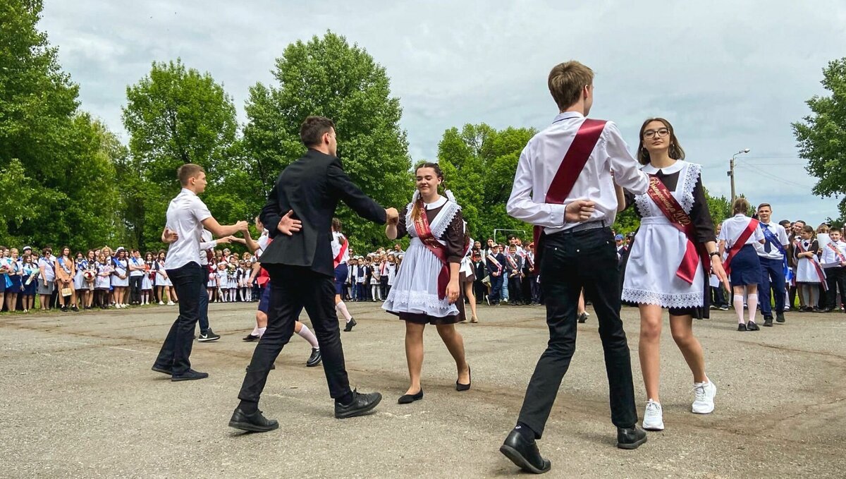     В 2021 году последние звонки в городе проходили в онлайн-формате из-за COVD-19.