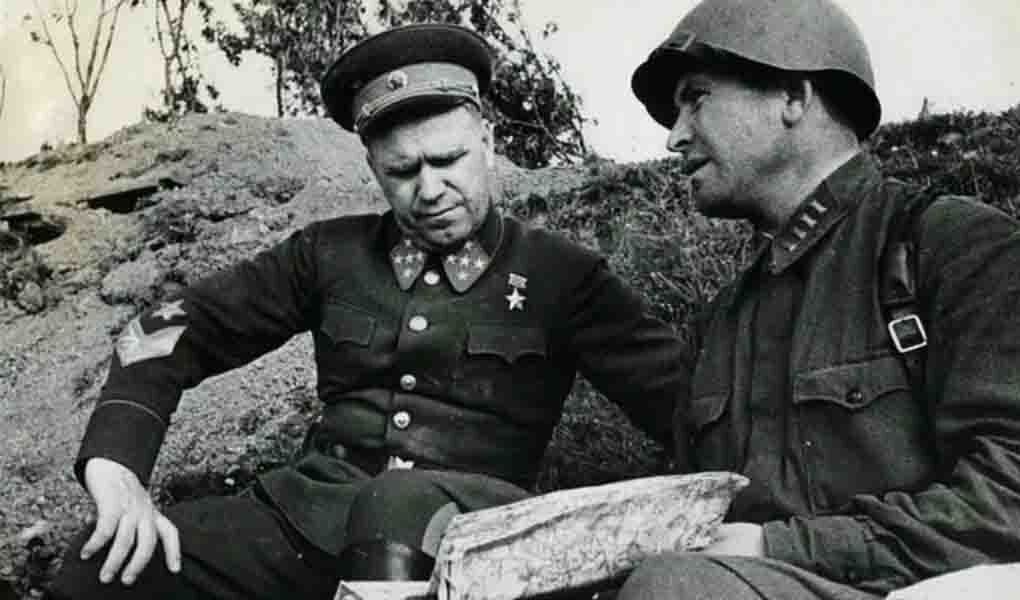 Г.К. Жуков на передовых позициях. июль 1941 год