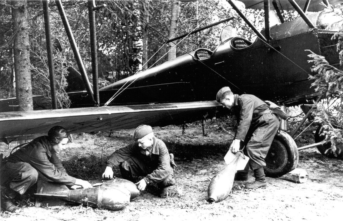 Цитаты о летчиках и небе. Выражение сбитый летчик. Звенигород подбитый летчик. Памятник сбитым летчикам тула. Выражение сбитый летчик.