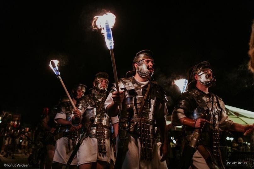 Римские легионеры в изображении современных реконструкторов