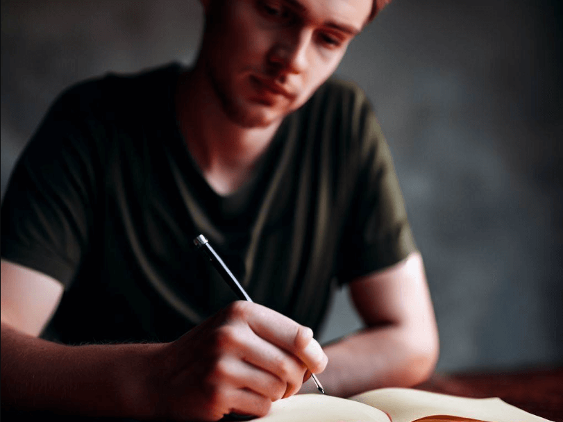    Чтобы избавиться от ночного кошмара, необходимо переписать концовку сна, сделав его позитивным