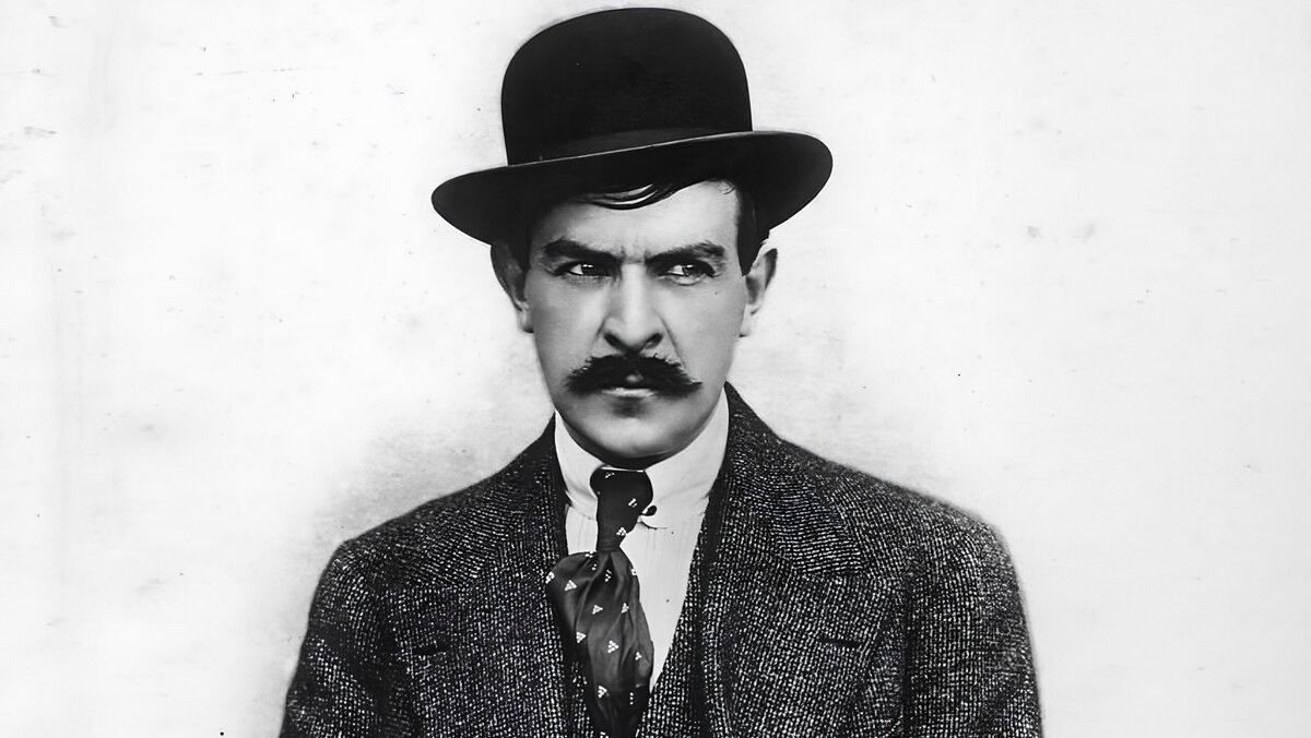    Рене Наварр в роли Фантомаса