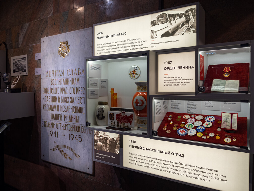 Витрина часового магазина. В москве открылся музей. Интерактивная выставка. Музей динамо москва. В москве открылся музей.