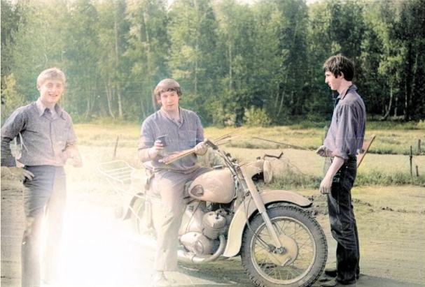 Парни разбирались в технике, девушки умели готовить и как минимум чинить вещи - полностью самостоятельные люди, способные выжить без обслуги