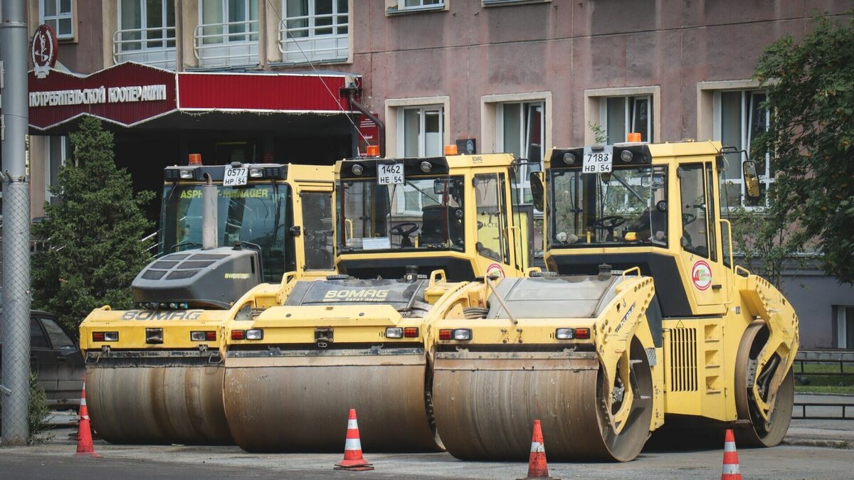     В селе Бычиха, что в Хабаровском районе продолжается ремонт улицы Лазурной протяженностью более одного километра.