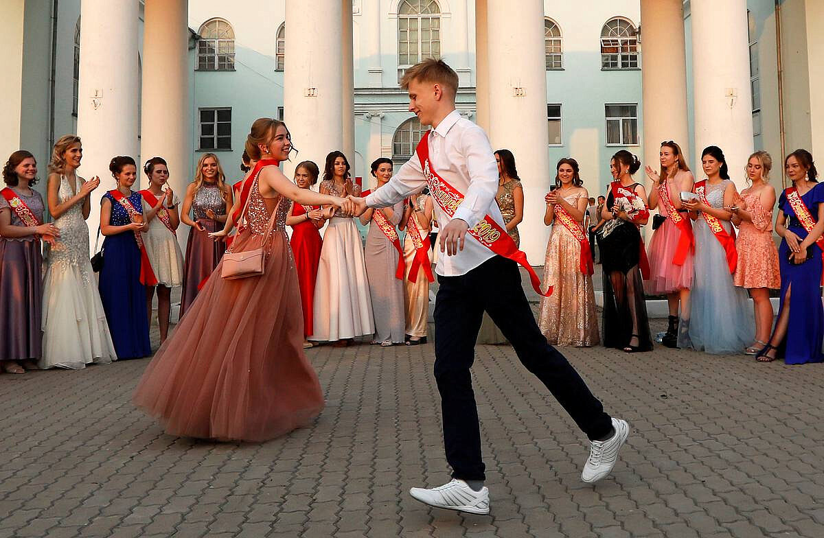 что сказать на выпускном в живом фото