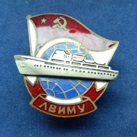 1976, 19 мая - Президиум Верховного Совета СССР за успехи в подготовке специалистов морского транспорта и в связи со столетием со дня образования наградил Ленинградское высшее инженерное морское училище имени адмирала С.О. Макарова орденом Октябрьской Революции.