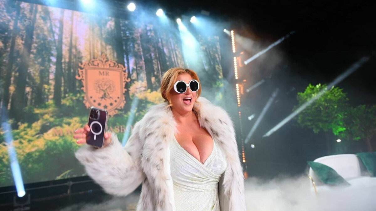     ФНС заблокировала счета ростовского блогера и психолога Инны Тлиашиновой, пишет Telegram-канал Don Mash.