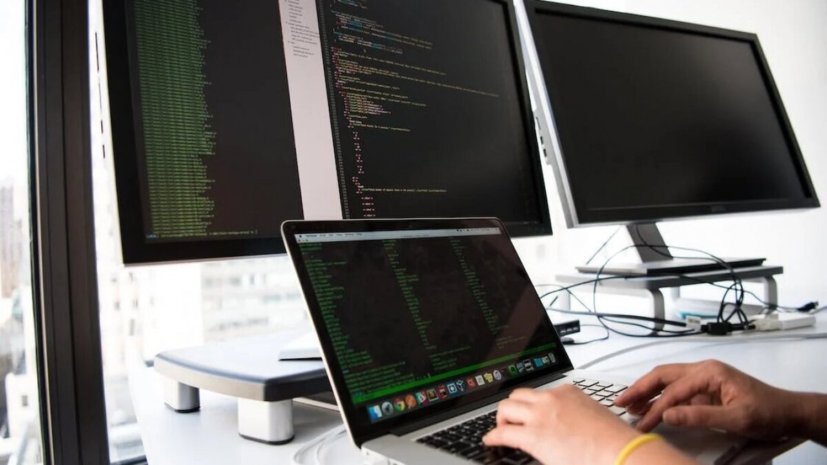    В Саратове программисту на удаленке готовы платить 90 тысячНовости Саратова и области – Сетевое издание «Репортер64»