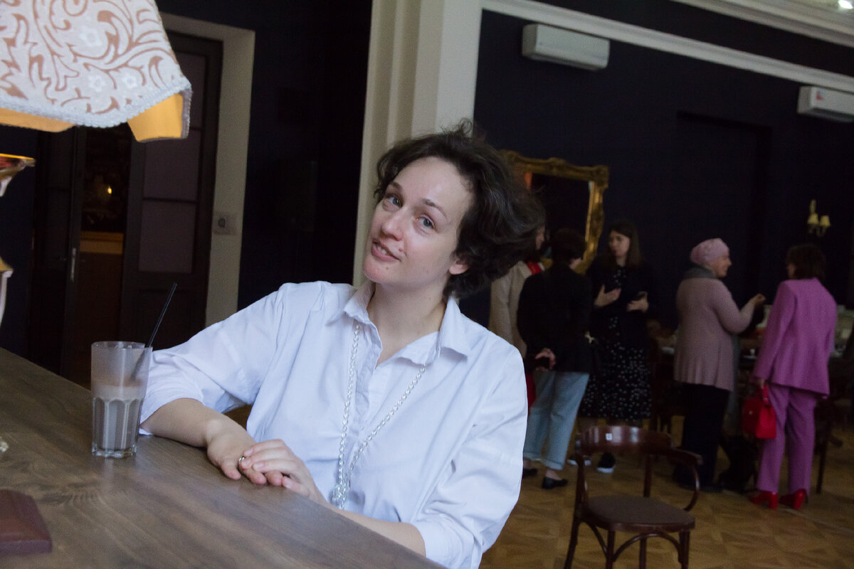 А вот тратить время на общение мне определённо нравится))) смотрите, какая довольная Валя на нетворкинге)))