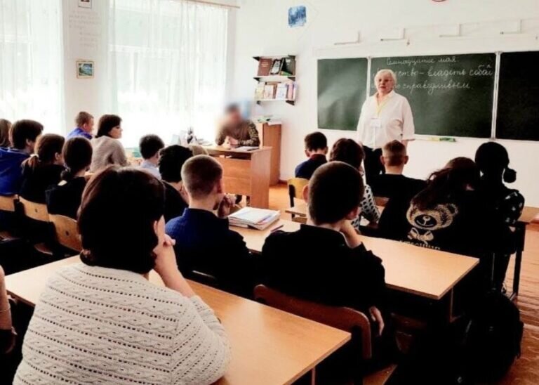    Школьники Бугурусланского района встретились с участником СВО и передали письма на фронт Кристина Просвиркина