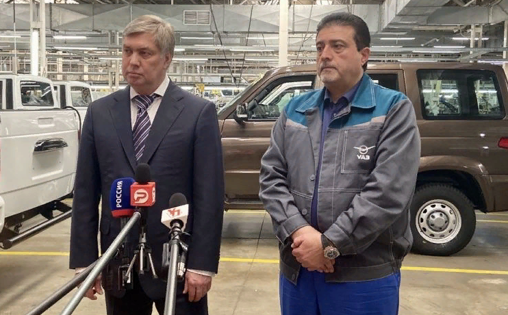 Губернатор Ульяновской области Алексей Русских и генеральный директор УАЗ Адиль Ширинов
