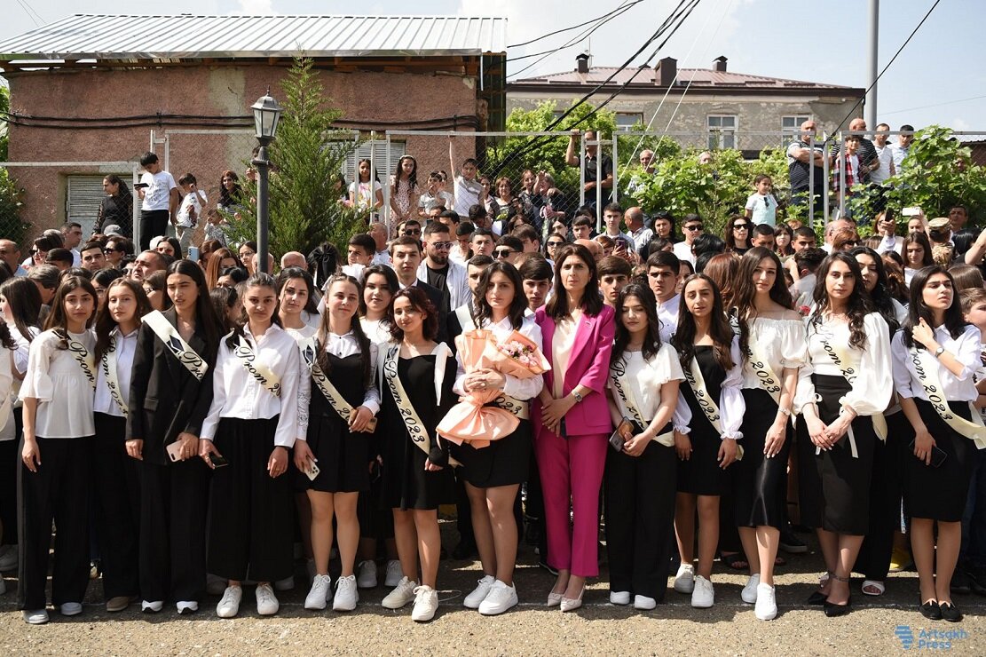 Душераздирающий «Последний звонок» в блокадном Нагорном Карабахе (Арцахе). Фоторепортаж