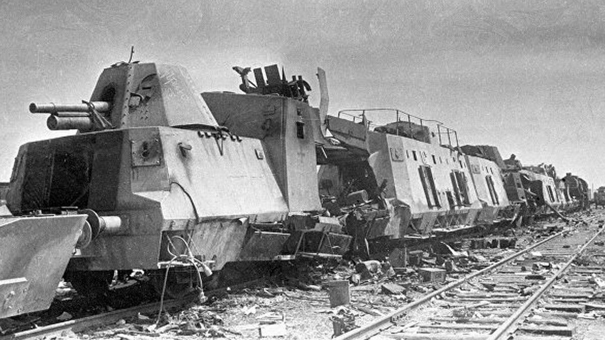 Уничтоженный немецкий бронепоезд. Иллюстративное фото из открытых источников