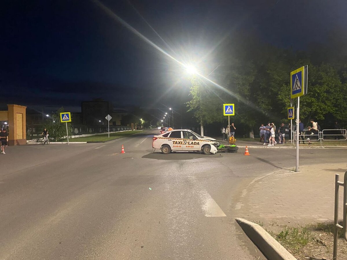    В Гае пострадал 20-летний мотоциклист, врезавшийся на полном ходу в автомобиль «Лада» Андрей Севостьянов