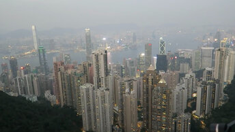 Это Гонконг? У меня нет слов, одни небоскрёбы, всё шикарно и дорого, верните меня в Саратов
