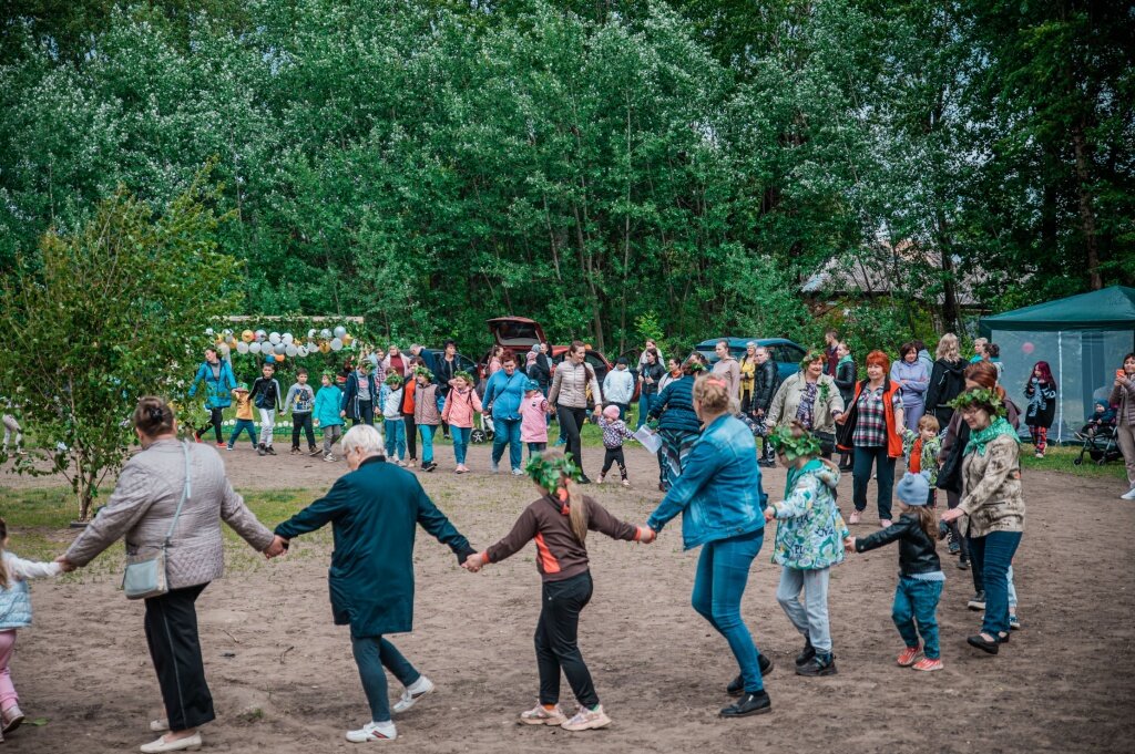 В Твери жители посёлка им. Лоцманенко впервые провели Троицкие гуляния
