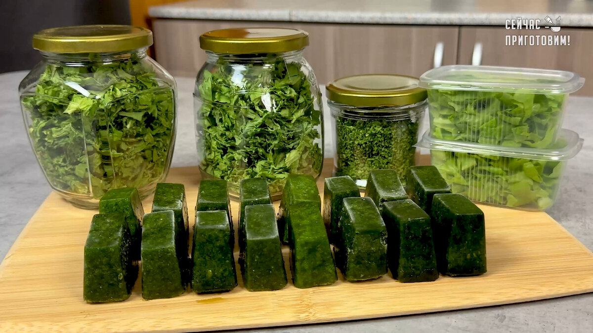 Зелень в банке. Сельдерей черешковый соленый. Консервированная зелень. Заготовки на зиму. Салат листовой.