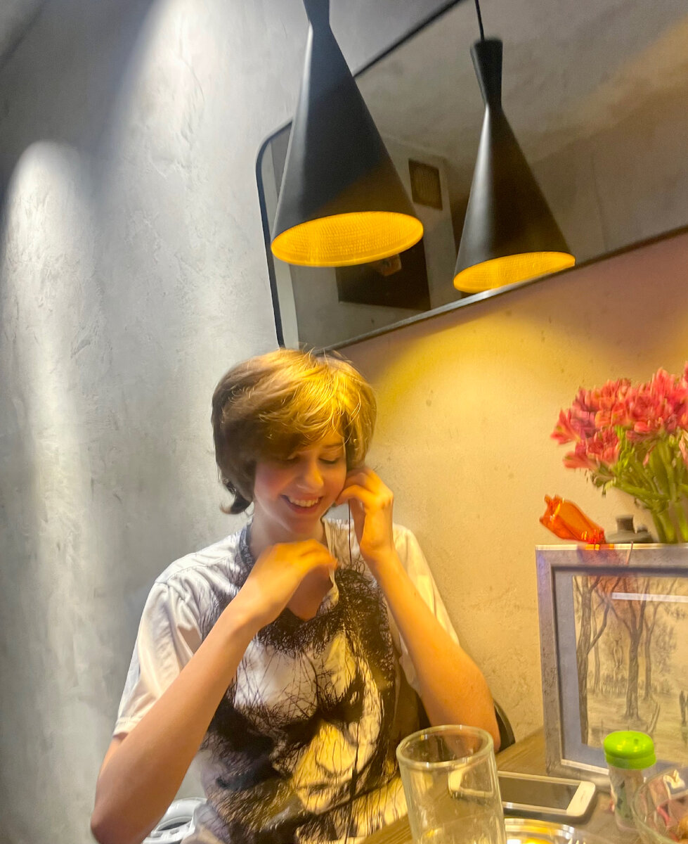 Варе почти 13. 