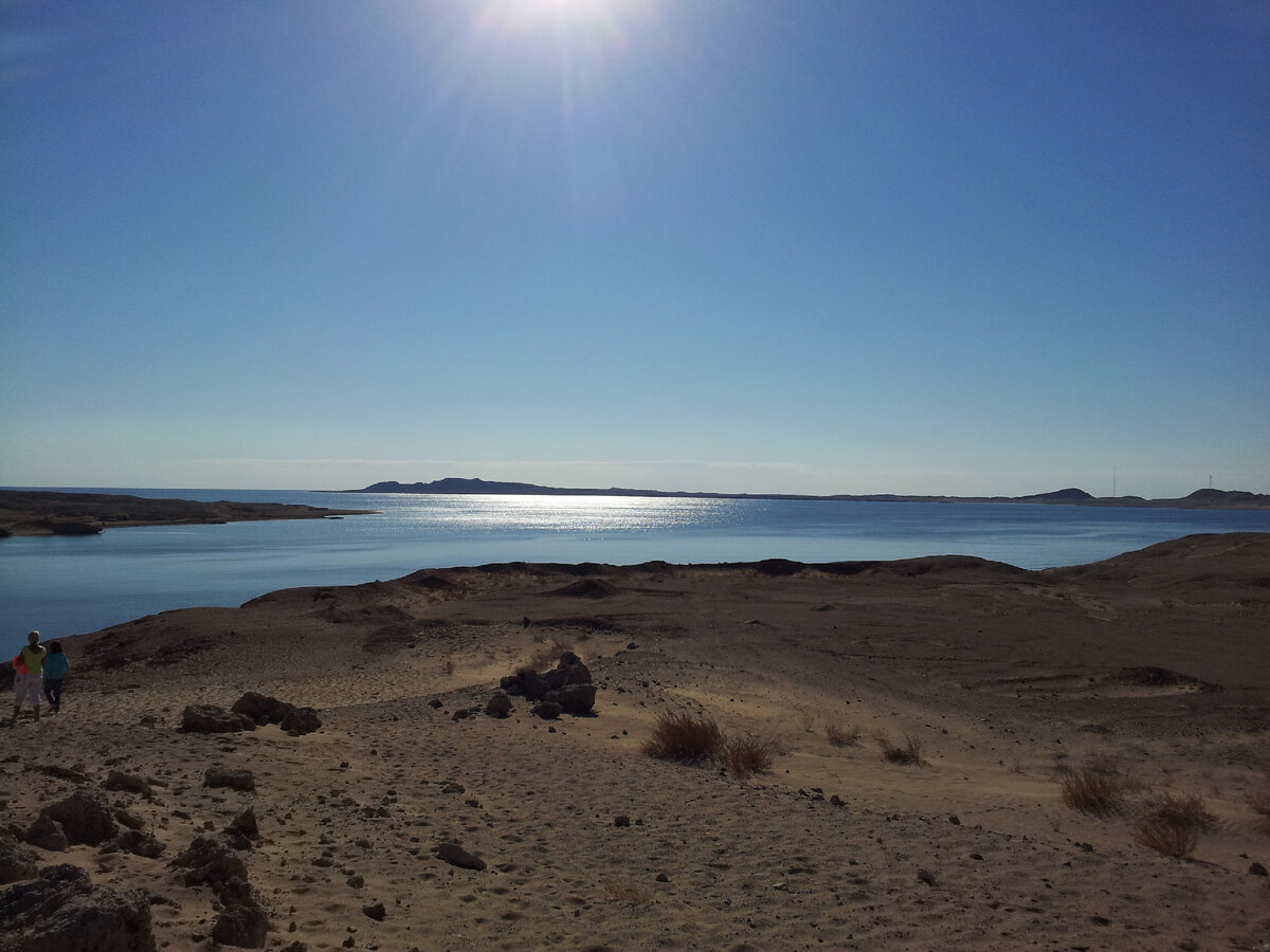 Слияние Акабского и Суэцкого заливов и начало Красного моря (фото из личного архива)