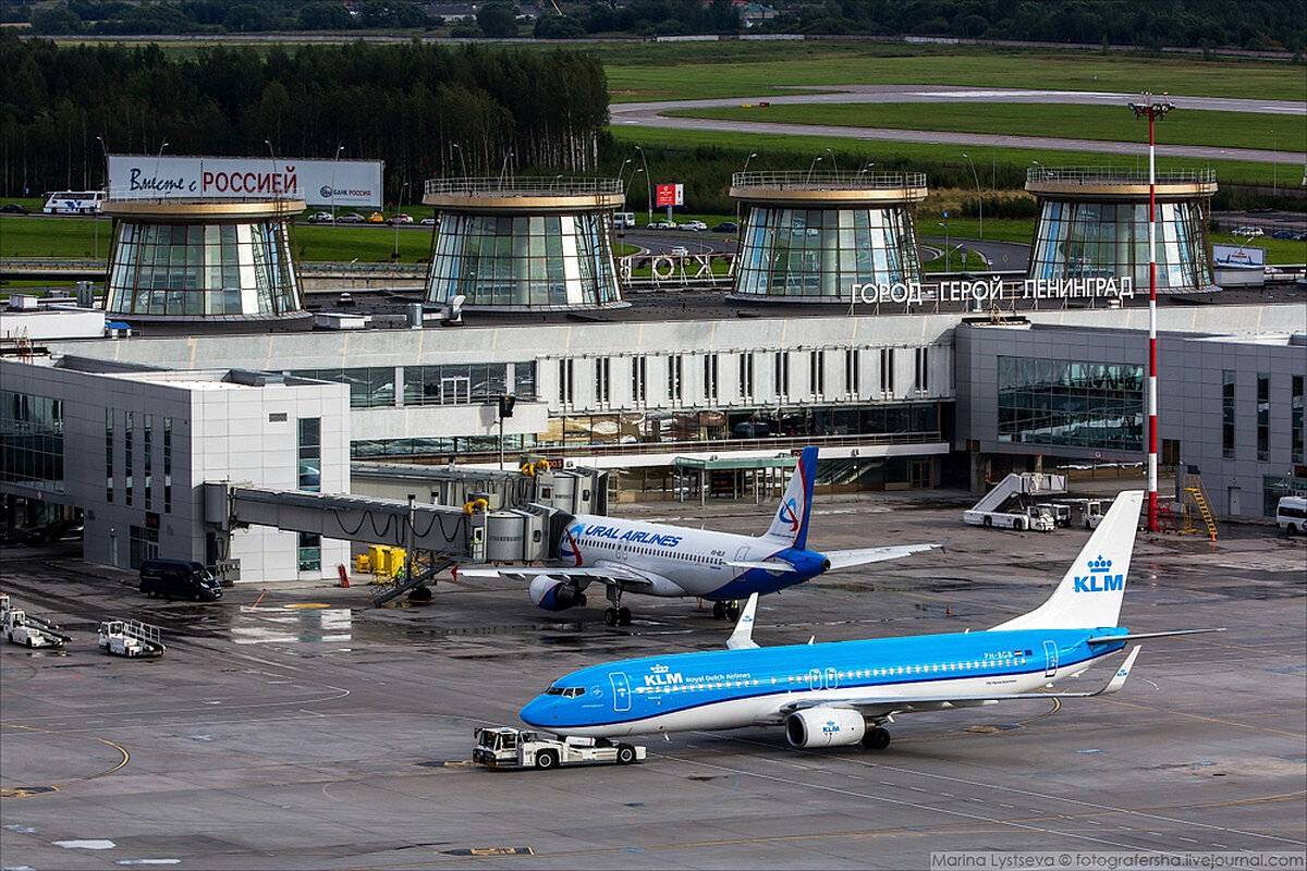 Здание аэропорта пулково. Здание аэропорта пулково. Санкт петербург пулково 2. Аэропорт пулково санкт-петербург. Аэропорт пулково новый терминал.