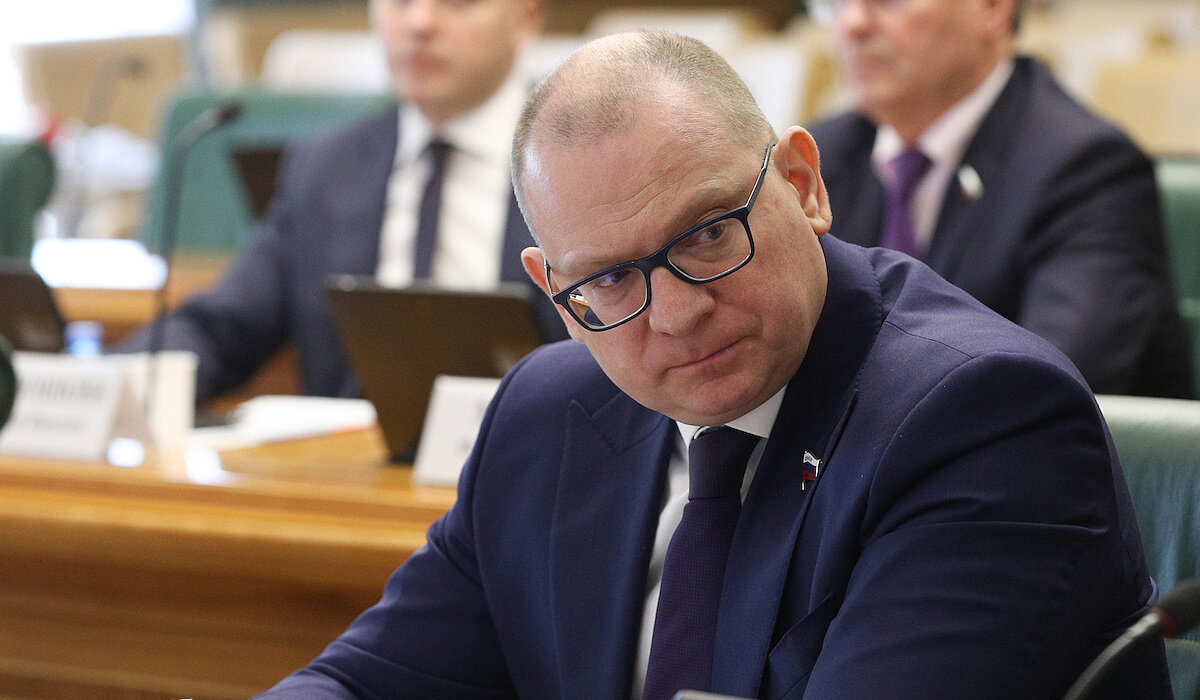 Константин долгов сенатор фото. Сенатор от мурманской области константин долгов. Сенатор от мурманской области константин долгов. Сенатор долгов константин константинович. Сенатор совфеда рф от мурманской области константин долгов.
