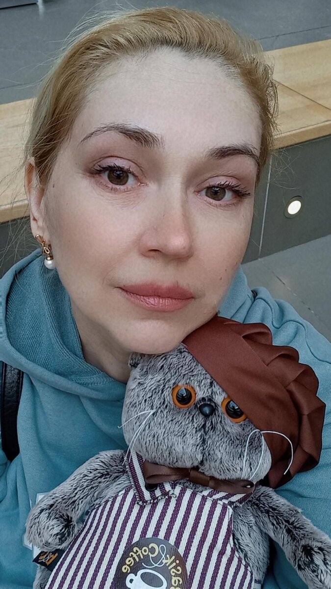 Мне сейчас не страшны никакие трудности. Я к ним готова и поэтому спокойна и сосредоточена на улучшении качества жизни. Вот - котейку дочке прикупила. 