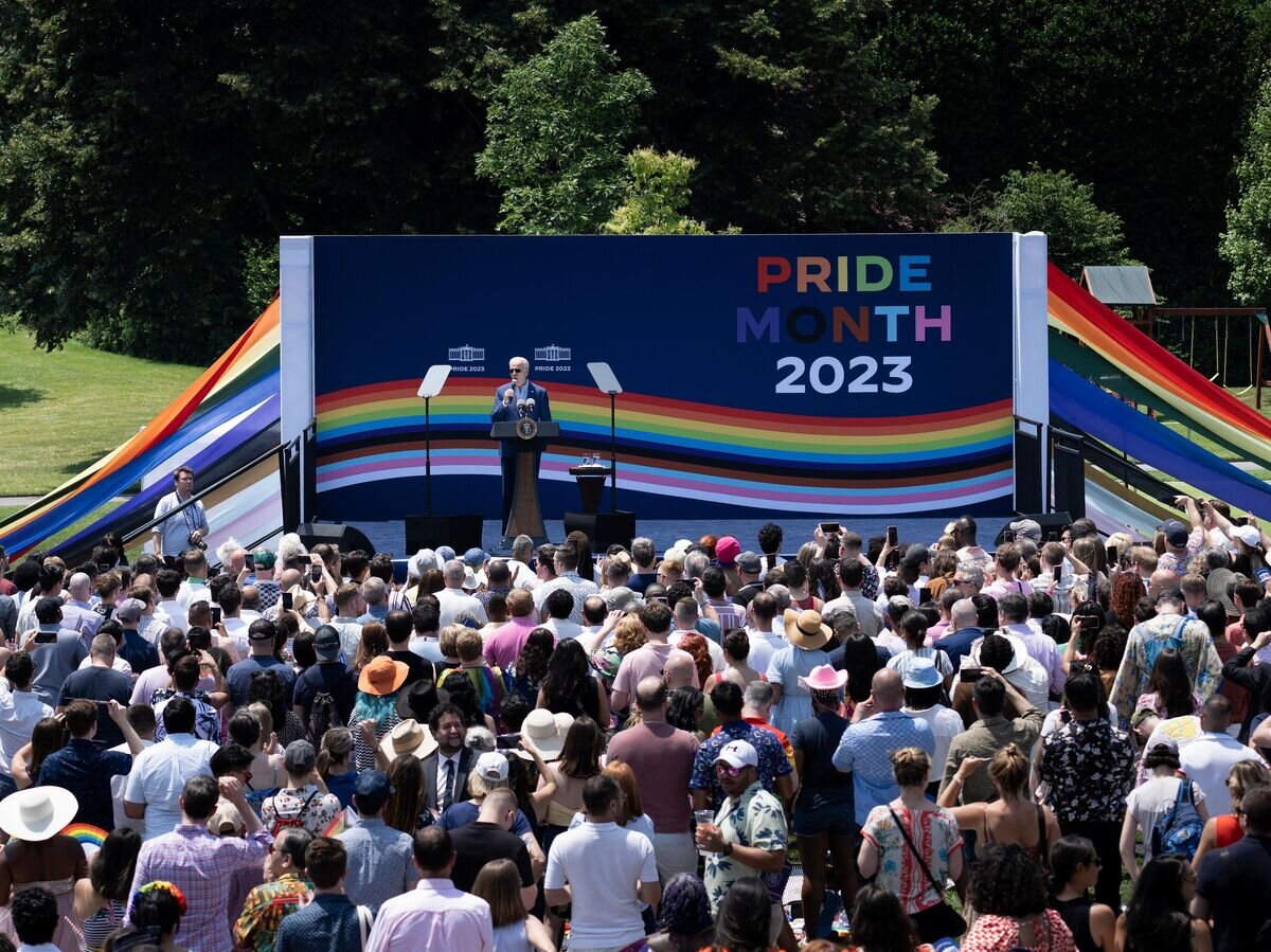    Президент США Джо Байден выступает на мероприятии в честь меньшинств в Белом доме© AFP 2023 / BRENDAN SMIALOWSKI