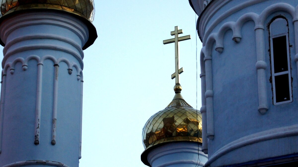     В Стерлитамакском районе республики иномарка на скорости врезалась в ворота сельского храма, сообщает телеграм-канал Mash Batash