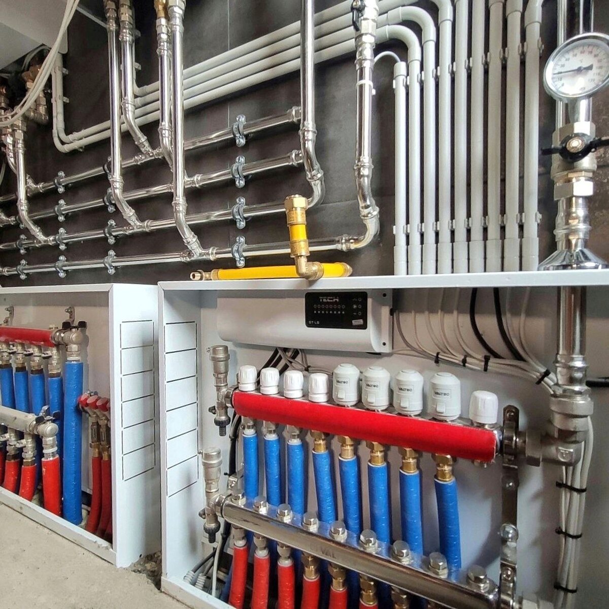 Сантехника и отопление. Инженер отопления. Монтаж и ремонт системы отопления. Сантехник батареи отопления. Монтаж системы отопления в доме.