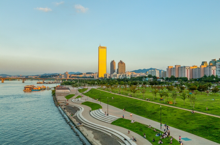Река Ханган – одно из главных мест отдыха жителей Сеула russian.visitkorea.or.kr 
