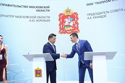    Андрей Воробьев на ПМЭФ-2023 подписал соглашение с представителем ООО «Газпром СПГ Технологии» © Антон Чернов, «Подмосковье Сегодня»