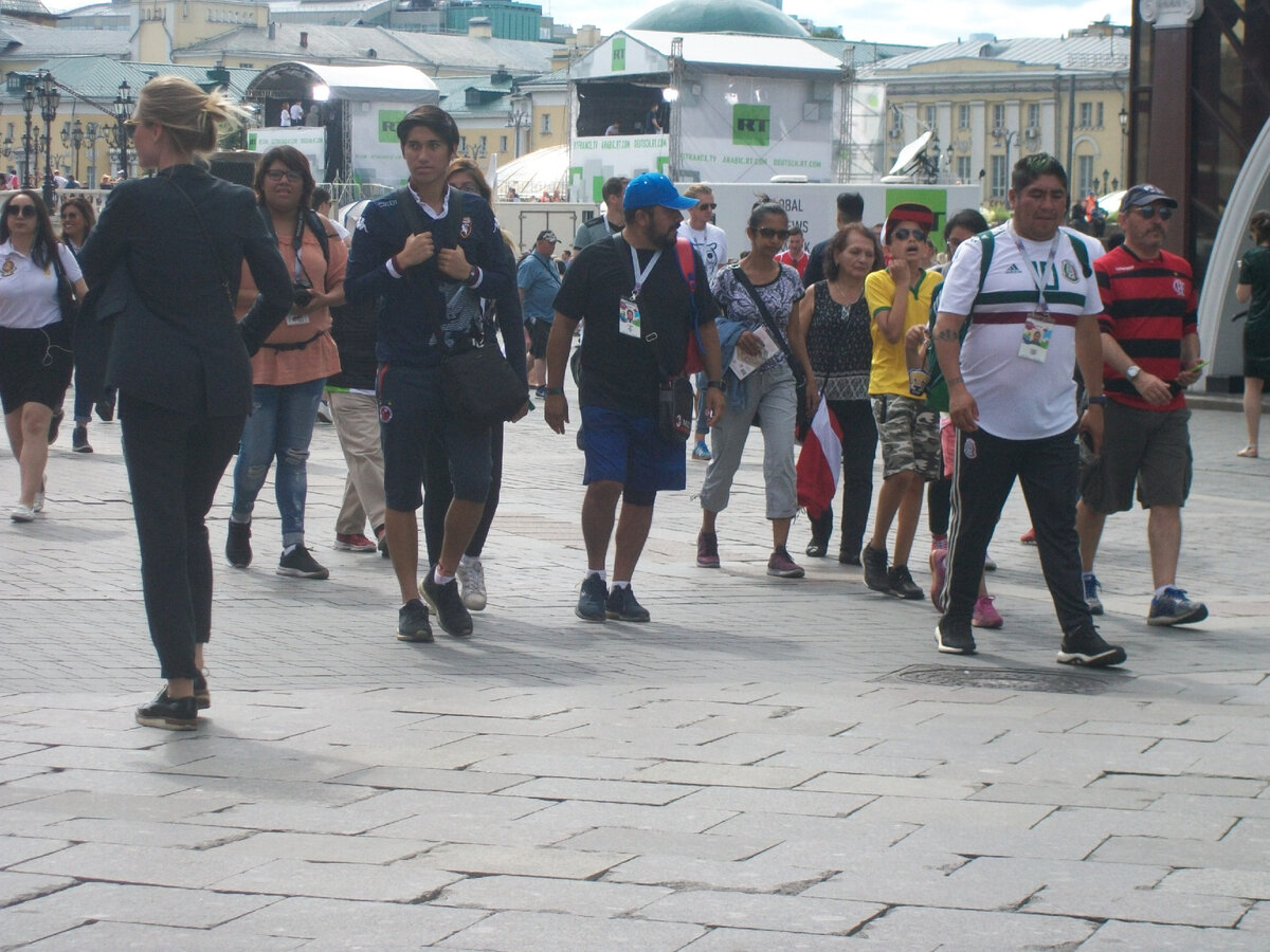 Латиноамериканцев очень много. Китайцы среди них потерялись