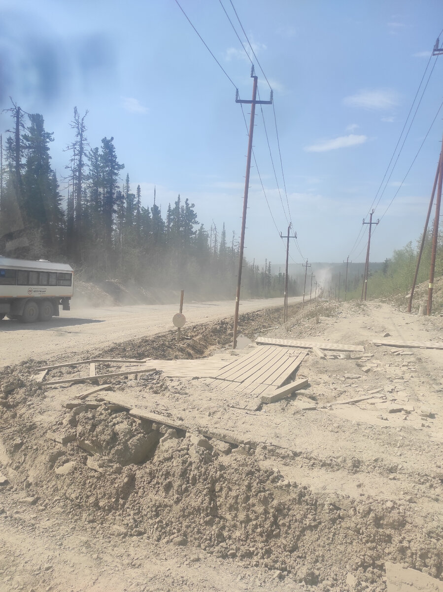 Участок дороги на месторождении. Далеко не самый плохой по тамошним меркам