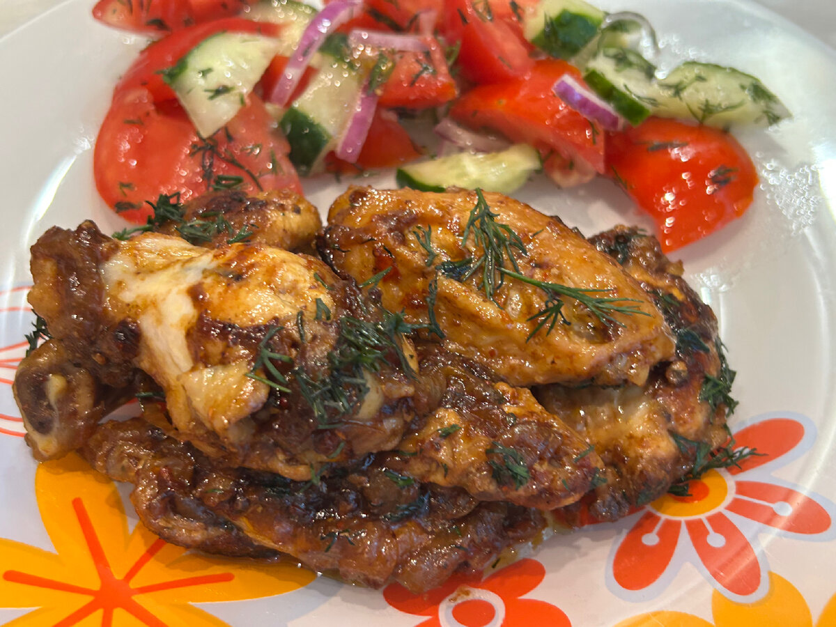 Давно поняла, чем проще тем вкуснее. Любимые, острые крылышки, которые ...