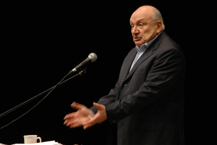 "Тщательне́й надо, ребята. Общим видом овладели, теперь подробности не надо пропускать." /М.М.Жванецкий/
