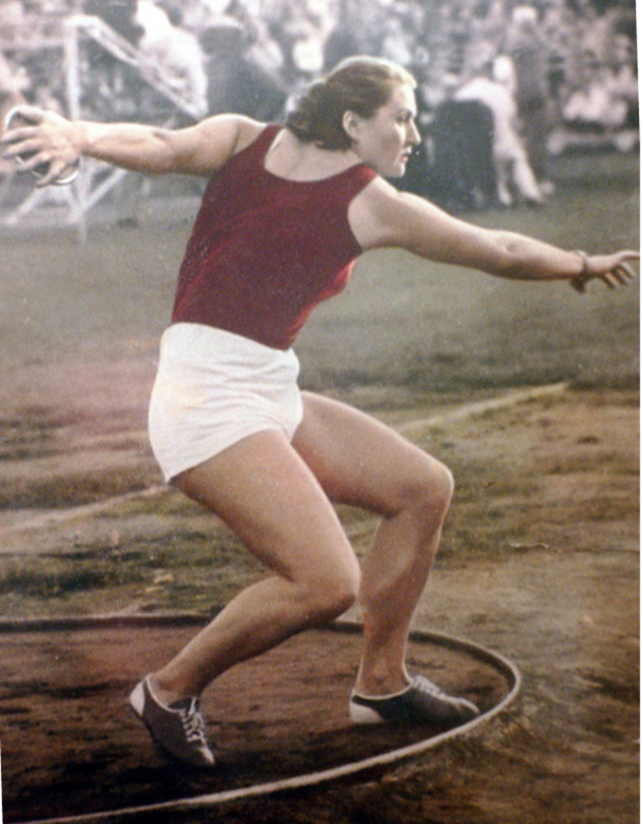 1952 год спорт. Нина Пономарева 1952 Олимпийские игры. Нина Аполлоновна Ромашкова. Нина Аполлоновна Пономарева. Пономарева Нина Аполлоновна Олимпийская чемпионка.