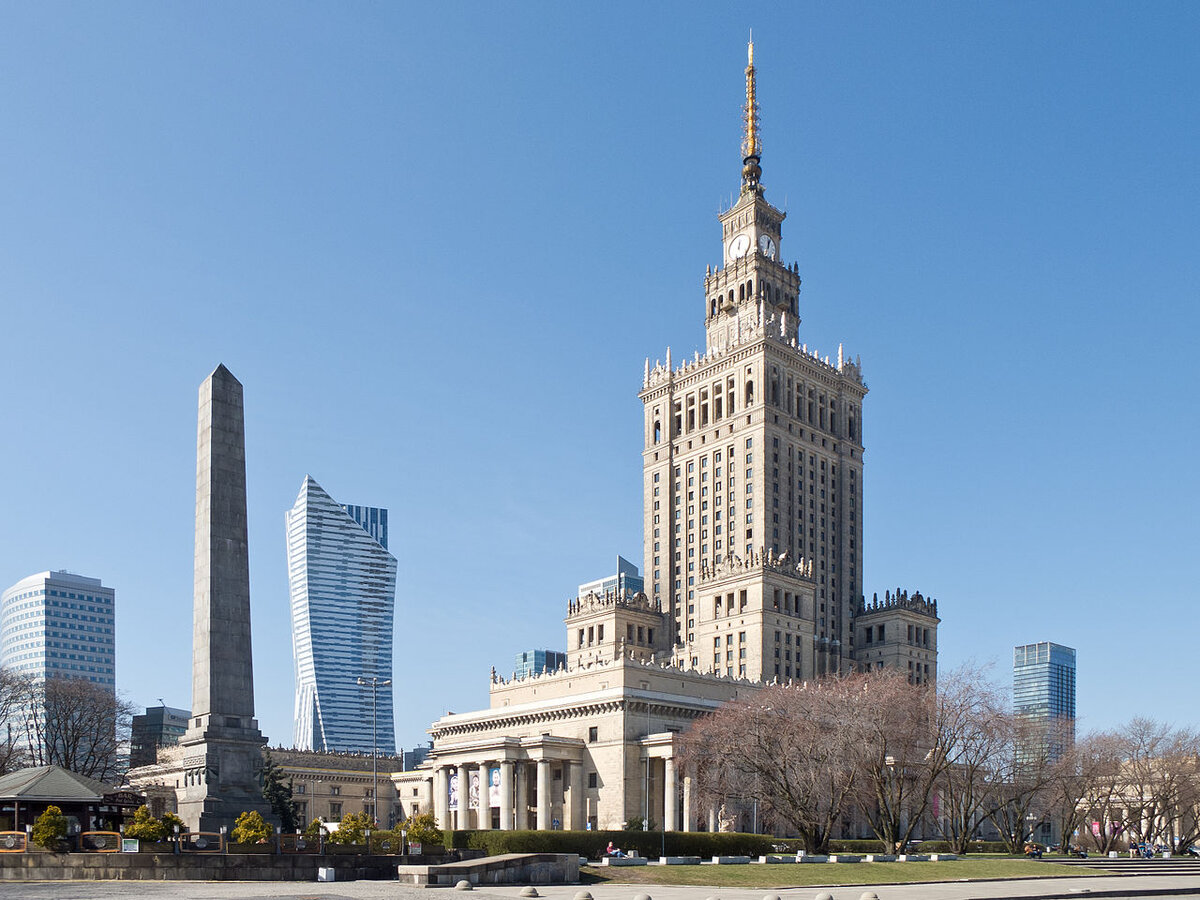 А вы знали, что сталинские высотки есть не только в Москве? | AR.MOSCOW |  Дзен