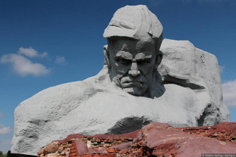    Территория цитадели представляет собой один большой мемориал — по-советски суровый и бескомпромиссный  Фото: В. Кезлинг, личный архив