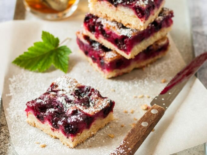 Пирог из песочного теста с ягодами. Торт без выпечки с черникой. Пирог с грушевым вареньем в духовке. Смородиновый чизкейк. Швабский пирог.