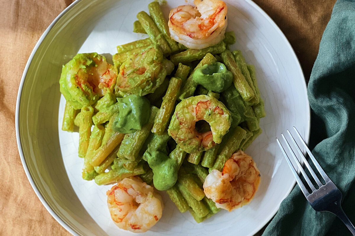 ЗОЖ-паста с кешью-кремом и креветками