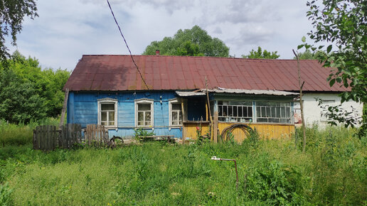 В этой деревне теперь летом кипит жизнь. Раньше была заброшена