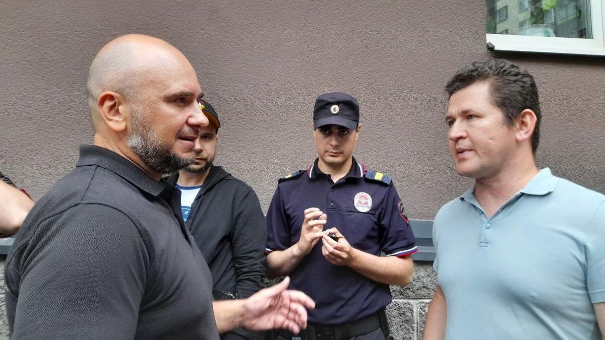    Представитель УК «Энергия» и глава ТСЖ «Пражская, 9». Фото: Анна Мотовилова / MR7