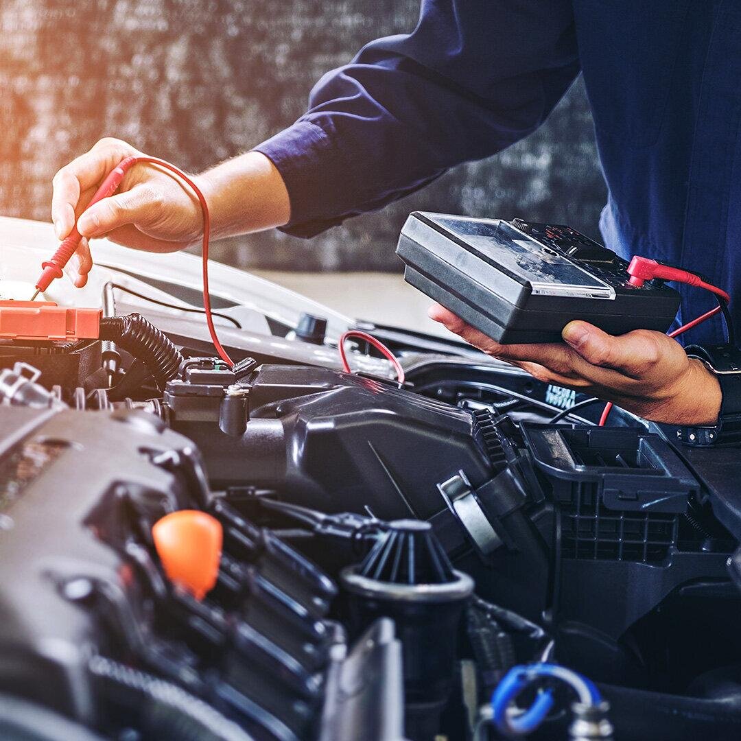 
Автоэлектрик - специалист по ремонту и настройке электрооборудования автомобилей. Работа автоэлектрика включает в себя диагностику и исправление неисправностей электрооборудования, установку и настройку новых компонентов, а также обслуживание и ремонт уже установленных систем.

Основной инструментарий автоэлектрика - это приборы диагностики, которые позволяют определить неисправности в электрических цепях и компонентах. Кроме того, автоэлектрик может использовать осциллографы, мультиметры и другие приборы для проверки и настройки электронных систем автомобиля.

Работа автоэлектрика начинается с диагностики неисправностей. Это может включать в себя проверку проводов, предохранителей, реле, датчиков, стартеров и генераторов. После того, как неисправность найдена, автоэлектрик производит замену деталей и настройку системы.

Установка новых компонентов также является частью работы автоэлектрика. Например, он может установить новую радиостанцию, навигационную систему, систему противоугонной сигнализации или систему дополнительного освещения. Перед установкой, автоэлектрик должен убедиться в совместимости новых компонентов с существующей электронной системой автомобиля.

Обслуживание и ремонт уже установленных систем также являются обязанностью автоэлектрика. Это может включать в себя замену деталей, настройку электронных систем и проверку на отсутствие неисправностей.

Для работы автоэлектрику необходимы специализированные знания и навыки. Он должен быть знаком со спецификой и различными моделями автомобилей, а также должен обладать знаниями в области электротехники и электроники.

Занятие автоэлектриком может быть прибыльным и перспективным. Следует отметить, что требования к услугам автоэлектрика не снижаются со временем. С развитием автомобильной техники этому направлению работы предстоит много перспективных задач.