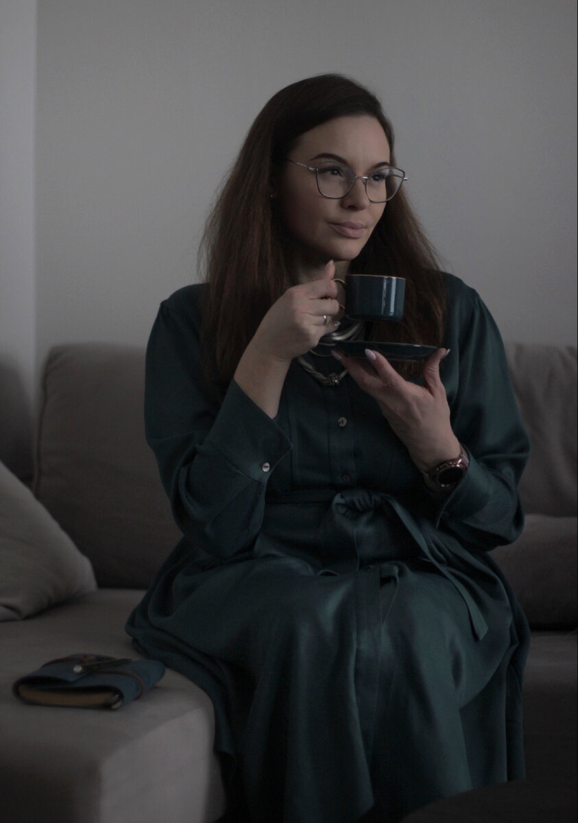 О себе: я - Юлия Герасимова психолог, психотерапевт и сексолог. Имею высшее медицинское и психологическое образование. Работаю в области психологии более 20 лет: с 1998г. получила специализацию по психиатрии, а с 2004г. - специализация по психотерапии и в 2019г. по сексологии. Я веду частную практику в Москве с 2004г. по наст.вр. рядом с метро Дмитровская. Запись по телефону: +7-926-211-50-86 (администратор)