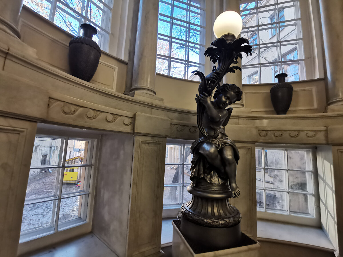 Сейчас здесь находится торгово-промышленной палата. 