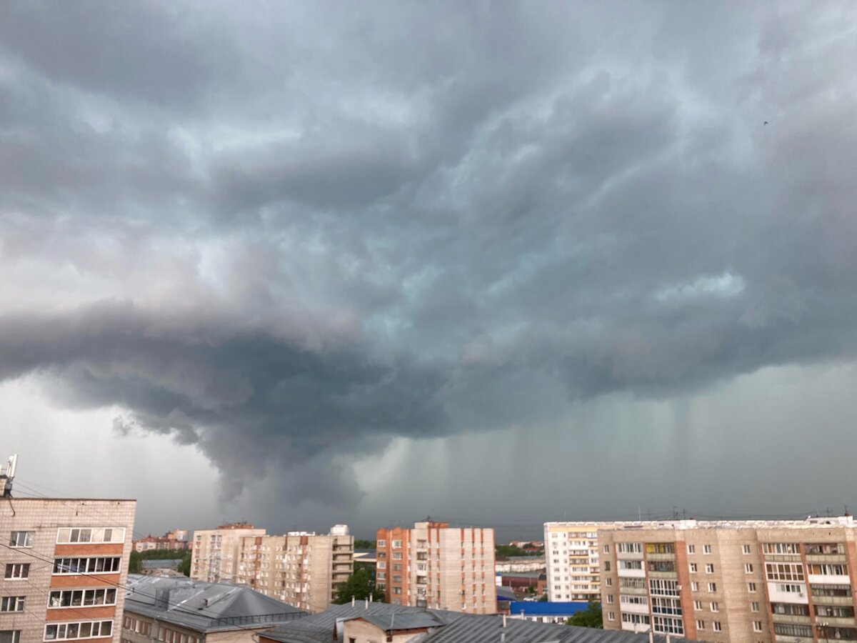 Облака. Смерч. Грозовые облака. Тучи Торнадо. Грозовые облака в реальном времени