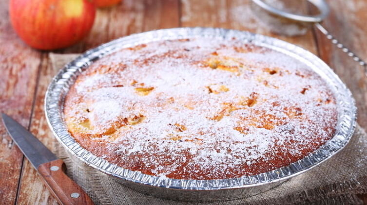    Как испечь шарлотку? Фото: Aksenya, по лицензии Shutterstock.com