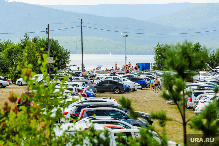    Автомобильные заторы на берегах челябинских озер — проблема для природы и отдыхающих